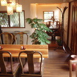 秋谷亭あらき - モダンなジャズの流れる店内で、ゆっくりと、楽しめます。