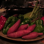 Daidokoro - カウンターの上に置かれた野菜、美味しそう！
