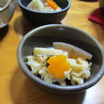 食彩の里 ふしみ - ３品目はタケノコを使った小鉢、小鉢だけでご飯がペロリといただけました。

