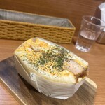 こんなにデカいサンドイッチは反則だ - 