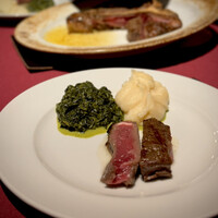 Re Wharf - お肉や付け合わせは取り分けてもらえる