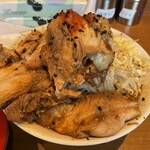 ラーメン 池田屋 高田馬場店 - 部位が異なるチャーシューは食感や味の違いも楽しめます♪