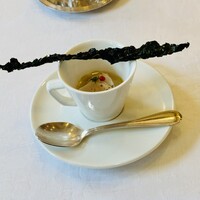 リストランテオガワ - パースニップ（白にんじんと黒キャベツ（カーボロネロ）の北海道産帆立のポタージュ）