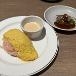 NARITA BOLD KITCHEN - たらこオムライス　たらこの他に青のりのソースも