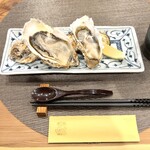 憩酒屋 よりみち - 牡蠣食べくらべセット(桃こまち＆的矢)