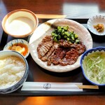 炭焼牛たん 赤兵衛分店 - 赤兵衛定食 中＋とろろ