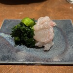 たまとり - 寒平目の刺身と高菜の昆布〆を醤油がわりに