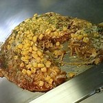 広島流お好み焼 つかさ - 【再訪】海老・コーン・チーズ。中はソバ