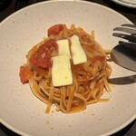 レッチェ - 発酵バターとトマトのリングイネ