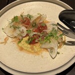 レッチェ - イカの炙りとトマトのマリネ　ピスタチオのピュレ