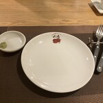 肉塊UNO - わさび、醤油、塩、胡椒があって好きなように