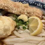 難波千日前 釜たけうどん - 上品なレモンと生姜
