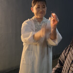 ときずし 山田 - 火打ち石で見送ってくれる女将さん