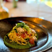 リストランテ カーザ・アルべラータ - 生パスタ、久しぶりで美味しい。 そして菜花のソースがたっぷり。 このソースを絡めると、別のパスタになります。 苦みの効いた初春らしい爽やかなパスタ。