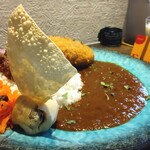 エイト カリィ - ウマーベラスカレー(￥1300)」を辛さ8番、ライス250g、メンチカツ(￥450)