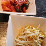 あぶりや - キムチ盛り合わせ、もやしナムル