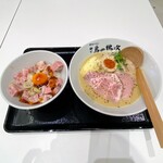 麺や 鳥の鶏次 ららぽーと堺店 - 鶏そば フロマージュ
                                レアチャーシュー丼セット