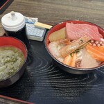 海鮮丼 まぐろ家 - 生本マグロ入海鮮丼(4切れ)