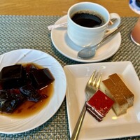 MIDO RESTAURANT PIC NIKA - 