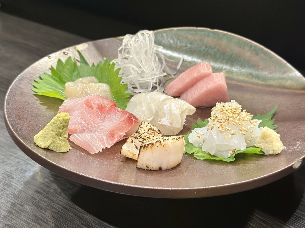 写真 : へのへのもへじ - 西大寺町・岡山芸術創造劇場ハレノワ前