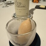 レストラン・モリエール - レモンティーのソルベ。これに洋梨ブランデーをかけて大人の味に。