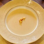 プティレストラン グーテ - マッシュルームのスープ