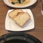 イタリア食堂 PACE - 自家製フォッカチャ