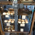 YAMANEKO MUFFIN - 料理写真:ショーケース ベーグル・本日のまかないケーキ