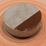 La Vallee d'Or - ココアメレンゲにティラミス　ラムレーズンのアイスクリーム