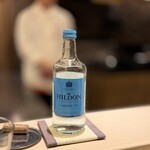 山﨑 - HILDON エリザベス女王が愛したミネラルウォーター。非常に柔らかい味です