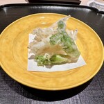 礒田 - 白魚とタラの芽の天ぷら