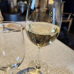 ヒカリヤ ニシ - 長野県産ソーヴィニヨン・ブランのグラスワイン。（銘柄失念）