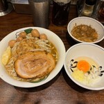 ラーメン 雷 - 雷そば 200g ニンニク普通 アブラ味変生卵うずら