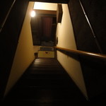 素 - 急な階段を上り2階のお部屋に