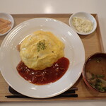 トーコーキッチン - ふわとろオムライス 副菜二品、豚汁