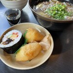 寿し政 - うどんセット（巻1個・いなり2個・肉うどん）¥1,045+うどん大盛り¥330