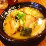 てっぺん - 昼ご飯は、キクラゲもやしラーメン！（豚骨）(＾ｰ^)ノ
相変わらず、美味しい豚骨で嬉しい(^○^)
ファンなんです(￣▽￣)