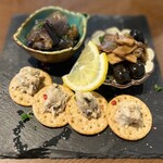 アマヤドリ - ◯前菜盛り合わせ¥880]
…お通しはないので、こちらを。
ナスとタマネギのカポナータ、キノコとオリーブのマリネ、鶏マヨのリエット。