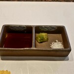 ステーキ屋 扇 - お醤油、ワサビ、シチリア産のお塩