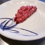 ステーキ屋 扇 - 焼くお肉を見せてくれます！