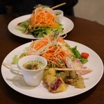 江坂イタリアン ラッポルティ - ランチは山盛りサラダ前菜･パン･スープ付き