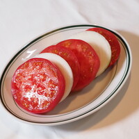 ステーキカットトマトとオニオンの盛り合わせ