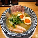 麺家 たけ田 - 特製トッピングを盛り付け