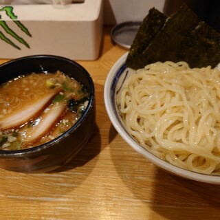 ★れ 風水ラーメン占い / はんつ遠藤 監修: マダム・マーシ 風水ラーメン占い: 厳選ラーメン店344軒ガイド付き ラーメンで