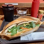 ジューシー バインミー - 料理写真:バインミークラシック、ベトナムハス茶(HOT)