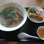 ベトナム居酒屋ハミーズバー - フォー&春巻き (1,045円・税込)