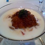 ラトラス - オマール海老のコンソメジュレとカリフラワーのブルーテ　函館産ウニと温泉卵　キャヴィア添え