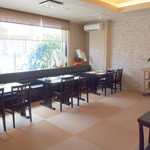 優雅亭 盛山 - 明るい店内