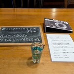 カフェ・グラン・ジュテ - テーブルとメニュー