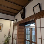 カフェ・グラン・ジュテ - 店内 ... 壁掛けの振り子時計の音がBGMでしょうか